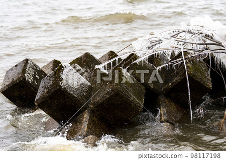 Lake Inawashiro in winter, splashing ice, Inawashiro Town, Fukushima Prefecture 98117198