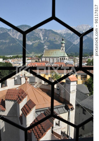 Austria, Innsbruck suburb, Hull, Castle Haseg, view from Münzturm, parish church Austria, Innsbruck suburb, Hull, Castle Haseg, view from Münzturm, parish church 98117817