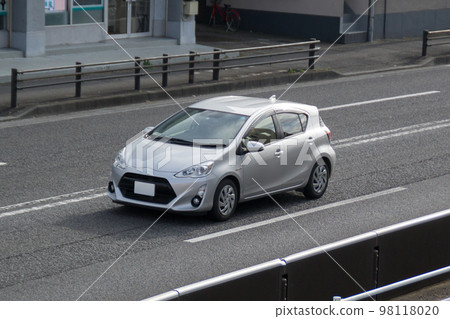 緊湊型汽車道路駕駛 98118020