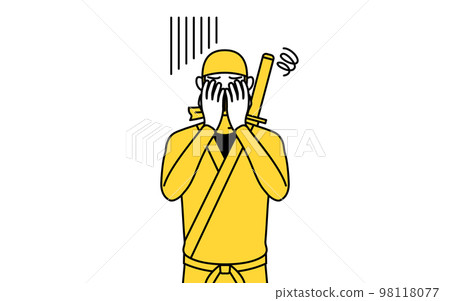 一個穿著忍者 cosplay 的男人，他很沮喪，捂著臉 98118077