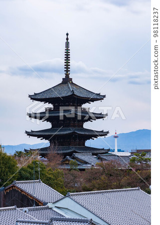 古京都、東山、八坂塔（法觀寺）和京都塔 98118237