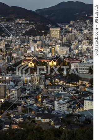 從鍋官山展望台眺望長崎夜景 98118318