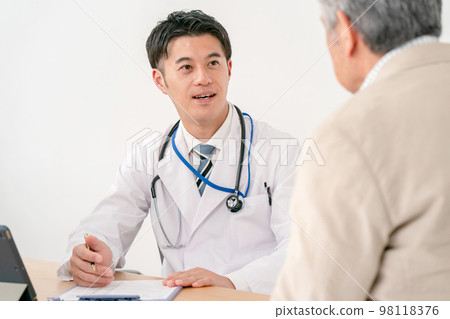 Medical image face-to-face 2 people Medical image face-to-face 2 people 98118376