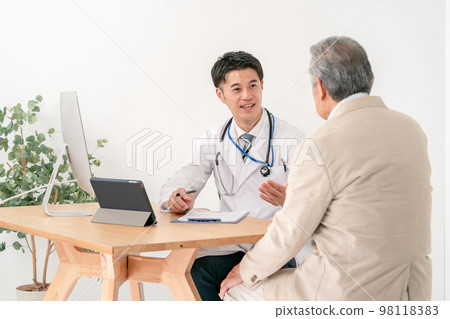 Medical image face-to-face 2 people Medical image face-to-face 2 people 98118383