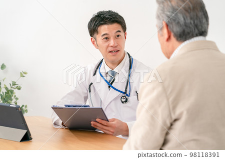 Medical image face-to-face 2 people Medical image face-to-face 2 people 98118391