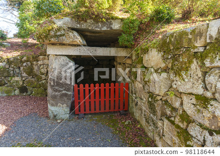 Anatoshu-style stone wall (Sakamoto, Otsu City, Shiga Prefecture) 98118644