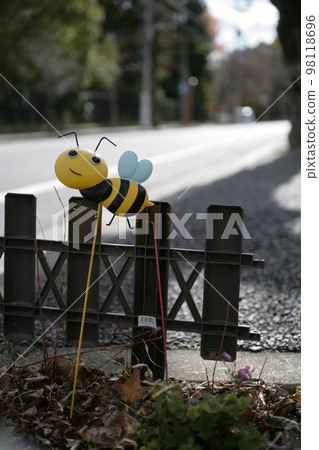 sidewalk garden ornaments 98118696