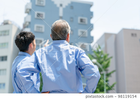 Work clothes, male, construction, construction, back view Work clothes, male, construction, construction, back view 98119154