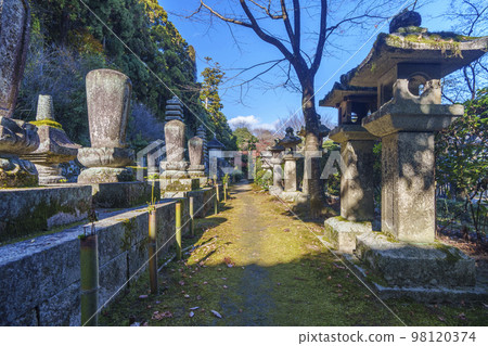 慈嚴堂石燈籠和紀念塔(滋賀縣大津市坂本) 慈嚴堂石燈籠和紀念塔(滋賀縣大津市坂本) 98120374
