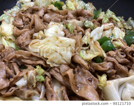 Stir-fried meat and vegetables to eat at home 98121710