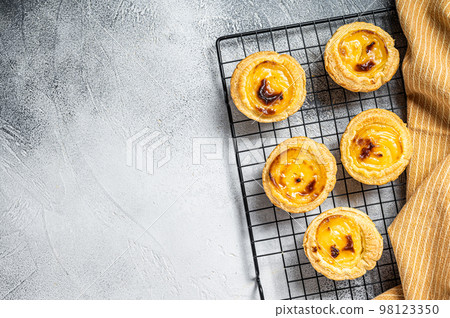 Traditional Portuguese pastry - pastel de nata fresh baked. White background. Top view. Copy space 98123350