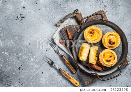 Pastel de nata traditional Portuguese egg custard tart. Gray background. Top view. Copy space 98123398