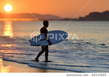 Dawn of Shonan and surfer 98124895