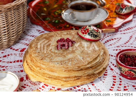 Russian pancake blini with berries and sour cream 98124954