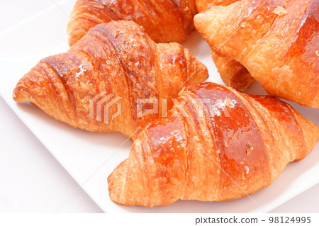 Freshly baked and crispy croissants Freshly baked and crispy croissants 98124995