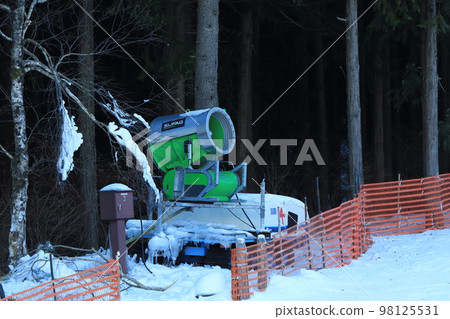 ski resort snow machine 98125531