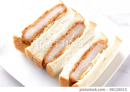 柔軟多汁的菲力牛排三明治，充滿牛排的鮮味 98126015