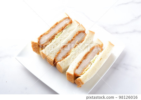 柔軟多汁的菲力牛排三明治，充滿牛排的鮮味 98126016