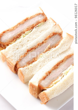 柔軟多汁的菲力牛排三明治，充滿牛排的鮮味 98126017