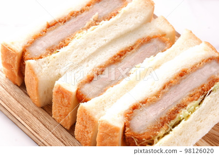 Soft, juicy fillet cutlet sandwich with plenty of umami of cutlet Soft, juicy fillet cutlet sandwich with plenty of umami of cutlet 98126020