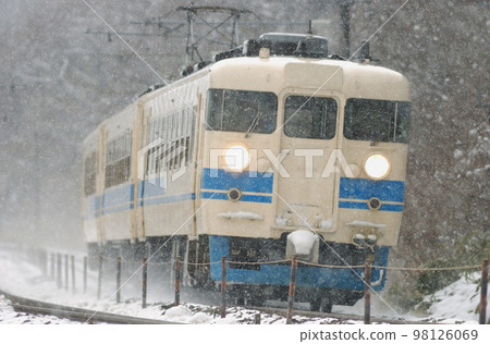 Hokuriku Main Line Tsubata-Kurikara JR West Series 475 A12 formation (Kanazawa) Hokuriku Main Line Tsubata-Kurikara JR West Series 475 A12 formation (Kanazawa) 98126069