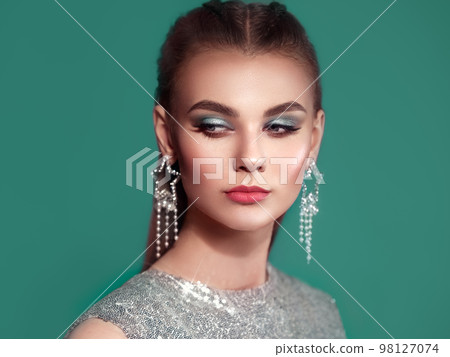 Portrait beautiful woman with jewelry Portrait beautiful woman with jewelry 98127074