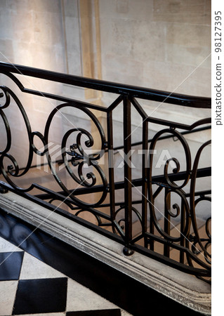 Hall of a Parisian classic mansion 98127395