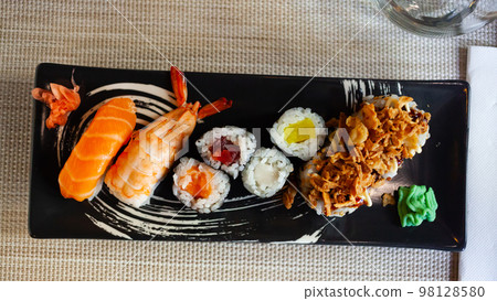Assorted sushi set 98128580