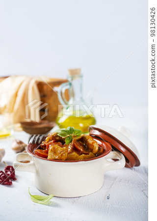 Chinese chicken sweet and sour sauce Chinese chicken sweet and sour sauce 98130426