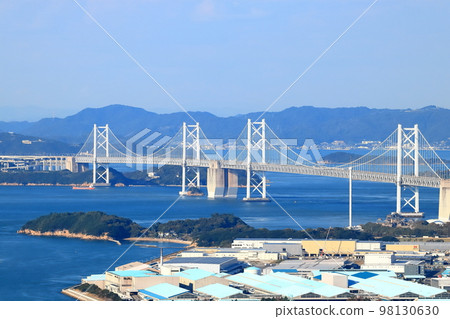 [香川縣]從晴朗的青野山展望台看到的瀨戶大橋（全景） 98130630