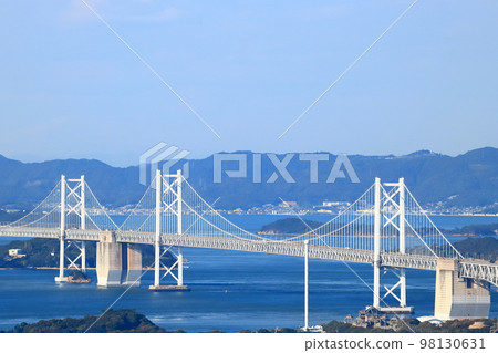 [香川縣]從晴朗的青野山展望台看到的瀨戶大橋（全景） 98130631