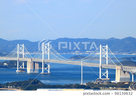 [香川縣]從晴朗的青野山展望台看到的瀨戶大橋（全景） 98130632