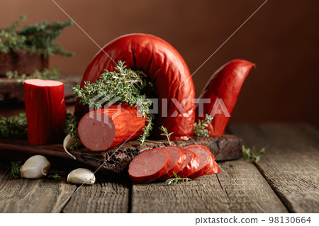 Smoked sausage with thyme and garlic. 98130664