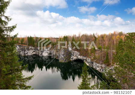 Marble canyon in Mining park Ruskeala at autumn Marble canyon in Mining park Ruskeala at autumn 98132107