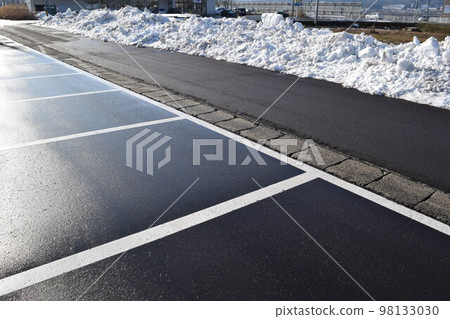 大雪地區的除雪停車場 大雪地區的除雪停車場 98133030