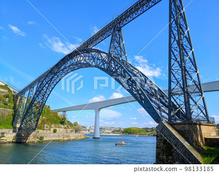 Tour boat bridges Porto Portugal 98133185