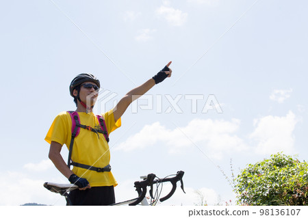 cyclist pointing 98136107