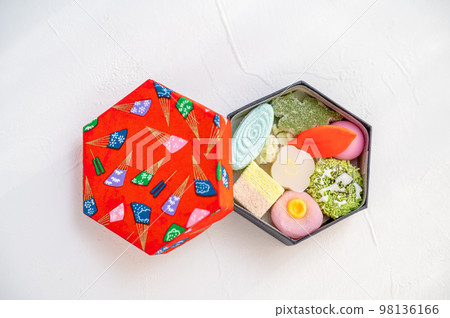 六角形盒子裡的干糖果日式糖果可愛 六角形盒子裡的干糖果日式糖果可愛 98136166
