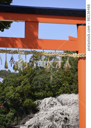 上賀茂神社 (Kamowakeikazuchi Shrine) Ichino Torii 和 Goshozakura 上賀茂神社 (Kamowakeikazuchi Shrine) Ichino Torii 和 Goshozakura 98136466