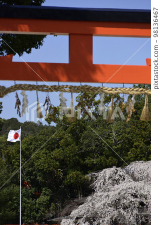 上賀茂神社 (Kamowakeikazuchi Shrine) Ichino Torii 和 Goshozakura 上賀茂神社 (Kamowakeikazuchi Shrine) Ichino Torii 和 Goshozakura 98136467