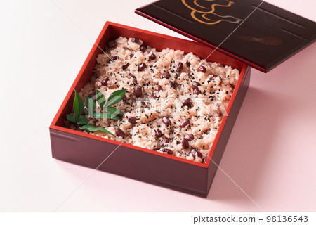 裝在盒子裡的赤飯 裝在盒子裡的赤飯 98136543