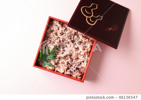 Sekihan served in a box 98136547