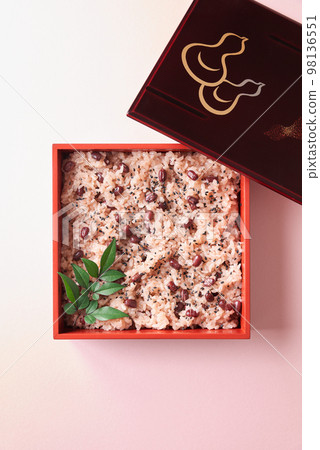 Sekihan served in a box 98136551