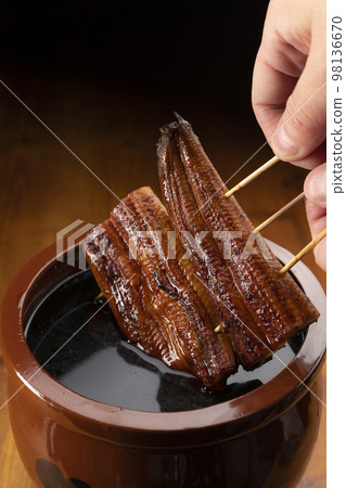 秘製醬汁烤鰻魚 秘製醬汁烤鰻魚 98136670