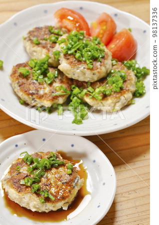 Sardine hamburger vertical Sardine hamburger vertical 98137336