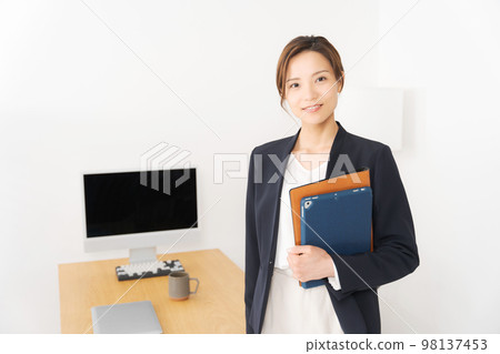 Woman working in the office 98137453