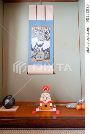 Kagami-mochi decorated in alcove Hanging scroll New Year 98138059