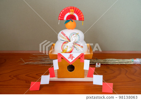 Kagami-mochi decorated in alcove Hanging scroll New Year 98138063