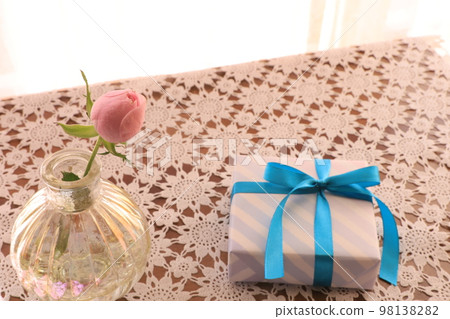 blue ribbon gift 98138282