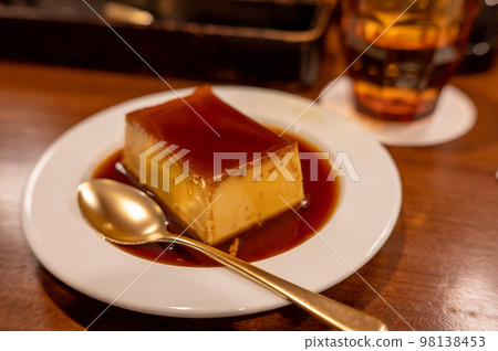 Traditional hard pudding glass coffee shop 98138453